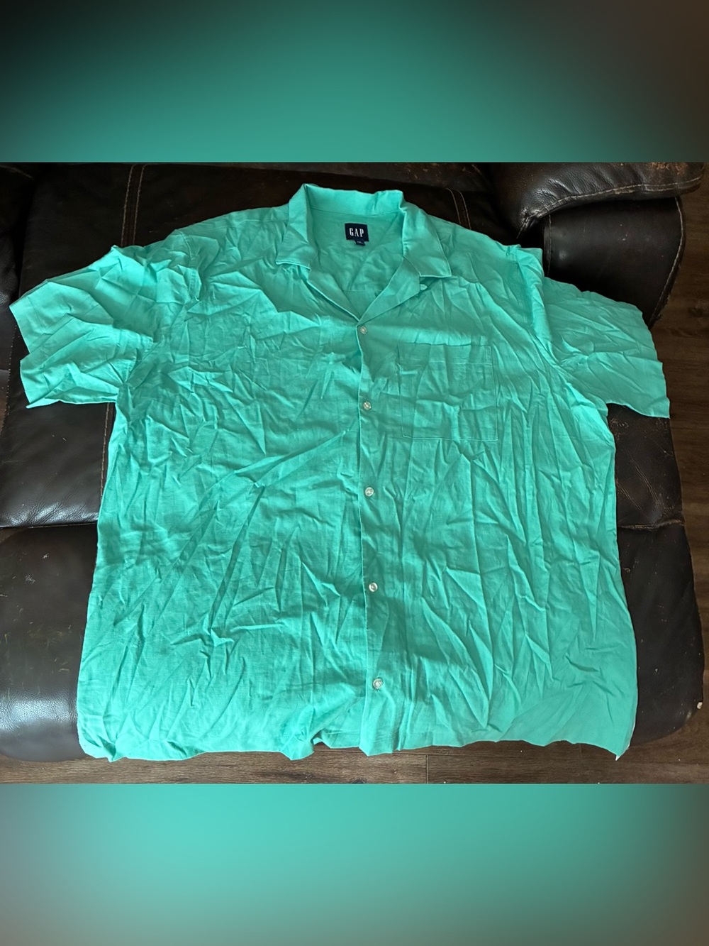 BNWT GAP Men’s Short-Sleeve Button-Up Shirt
